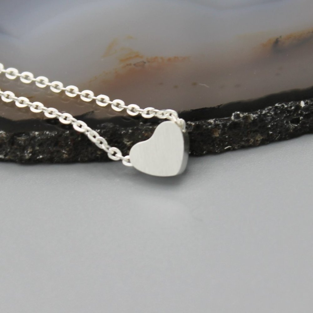 Jewelry necklace heart love romantic silver tone dainty modern minimalist new